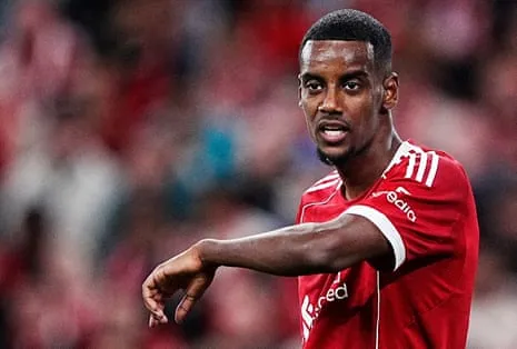 Isak's Debut Brings Star Power Amid Evident Rust