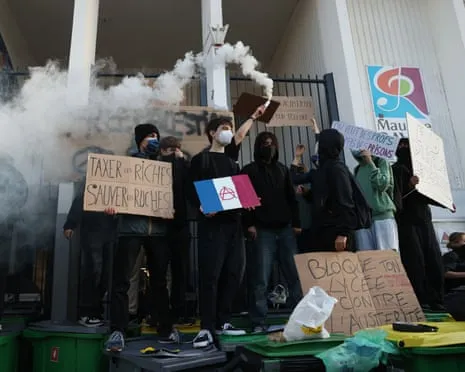 Recently Appointed French PM Under Intense Pressure as Countrywide Protests Disrupt Education and Transportation